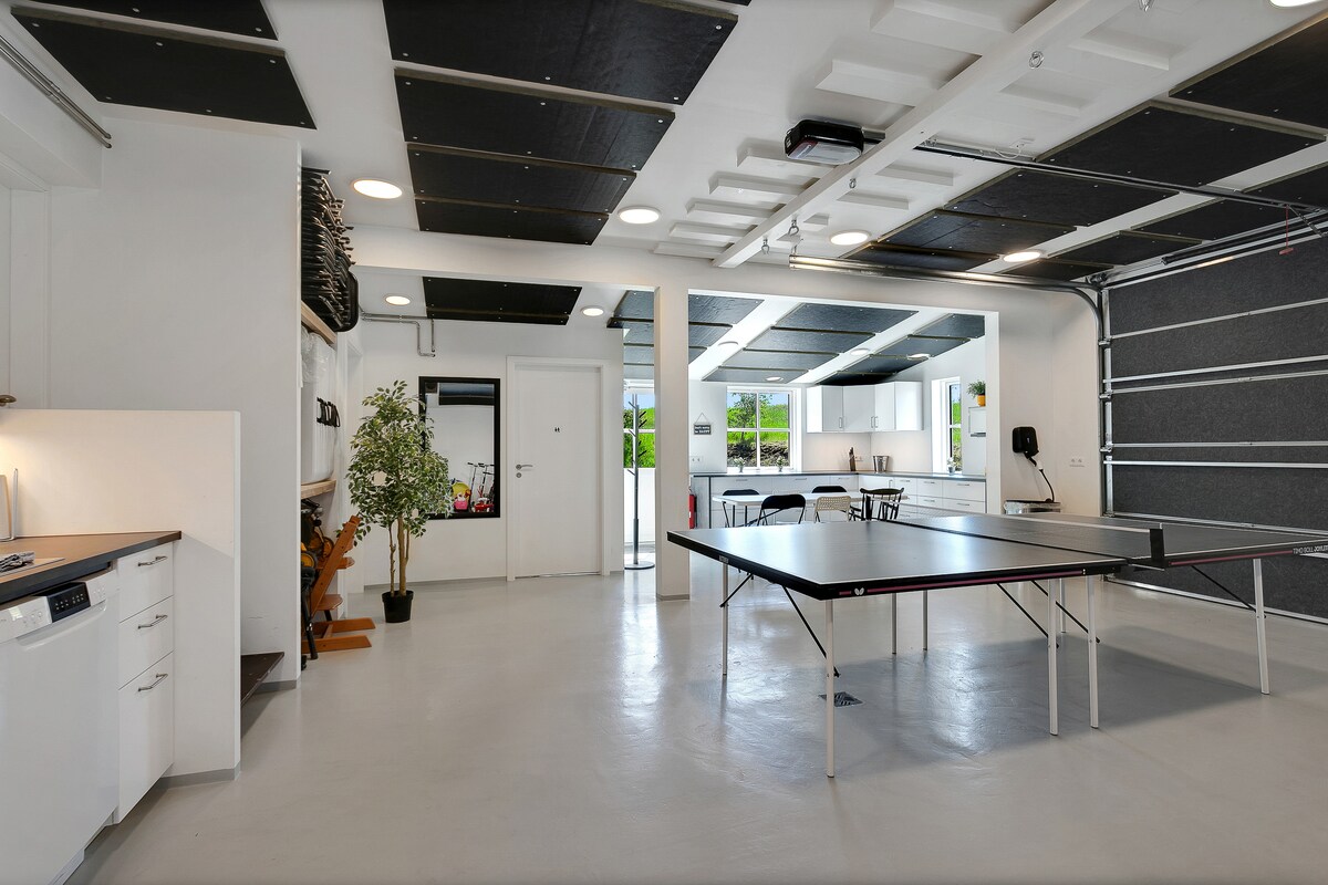 Game room, photograph 5