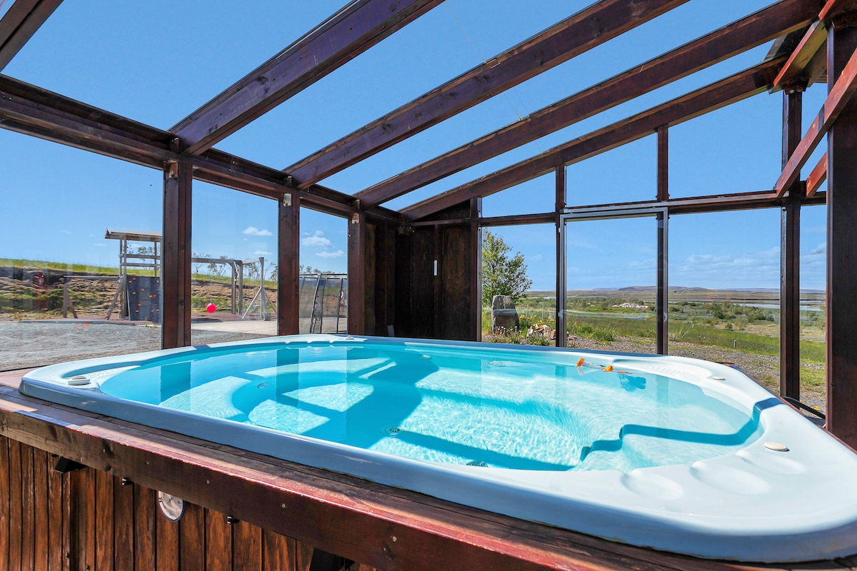 Hot tub, photograph 1